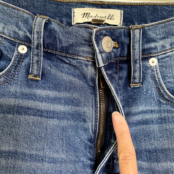 Madewell High Rise Raw Hem Denim Shorts in Medium Blue Size 28 - Picture 5 of 9
